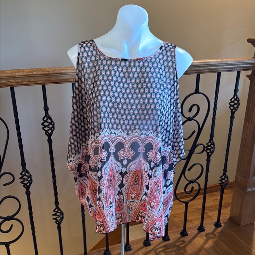 Arianna by Howard’s cold shoulder top